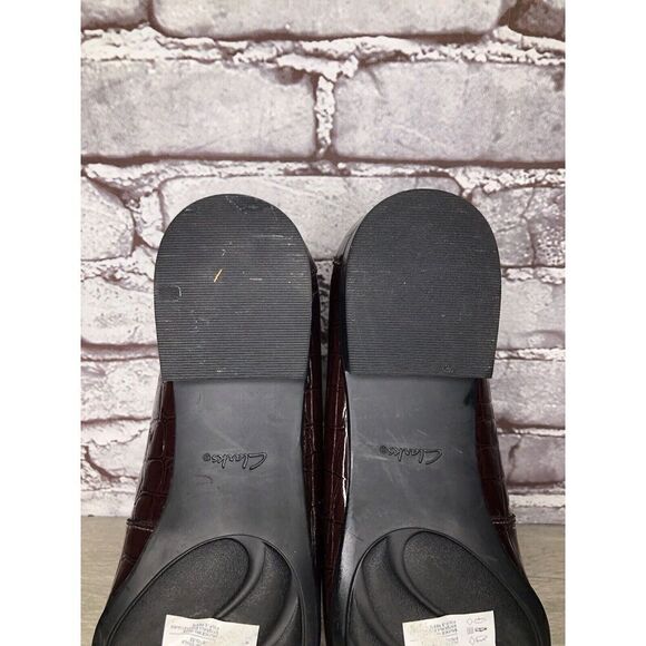 Clarks Collection Burgundy Patent Slip On Croc-Embossed Loafers Women Sz 9.5M US - Picture 16 of 16